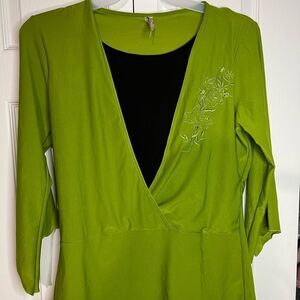 Green an black 3/4 sleeve shirt. Black under shirt is connected